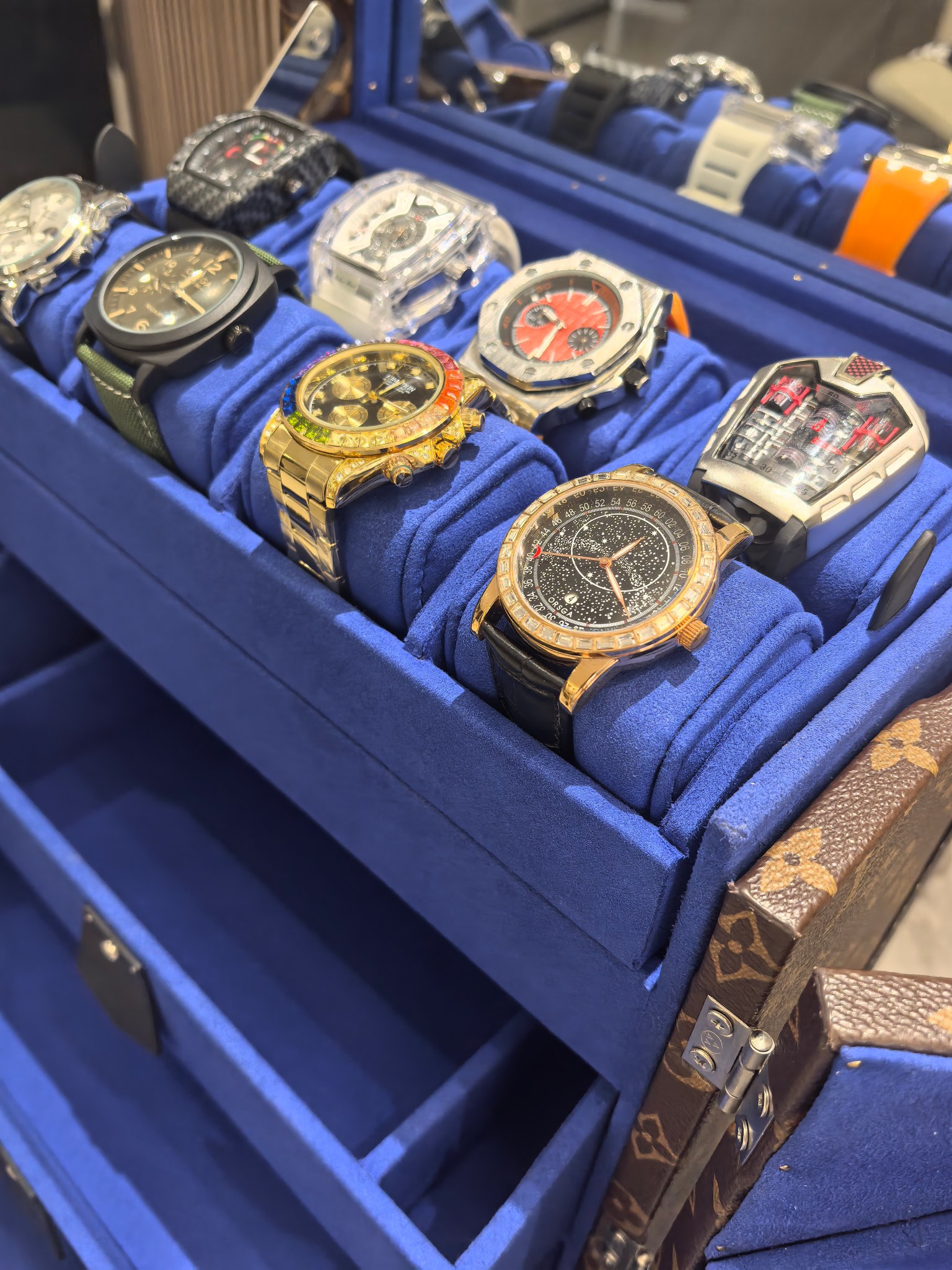 LOUIS VUITTON Ящик для хранения часов LOUIS VUITTON Ящик для хранения часов