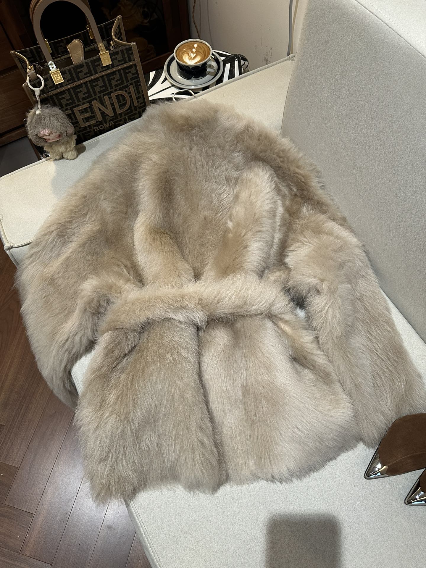 THE ROW Женская шуба из овчины THE ROW Женская шуба из овчины