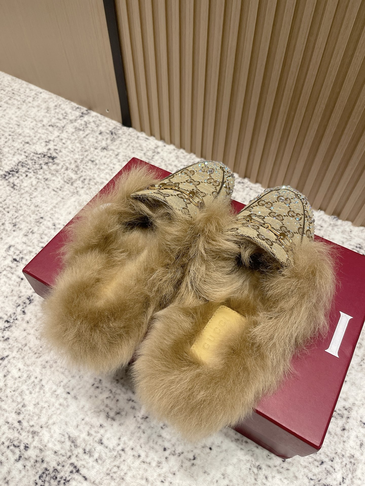 GUCCI Женские мюли Princetown на меху GUCCI Женские мюли Princetown на меху