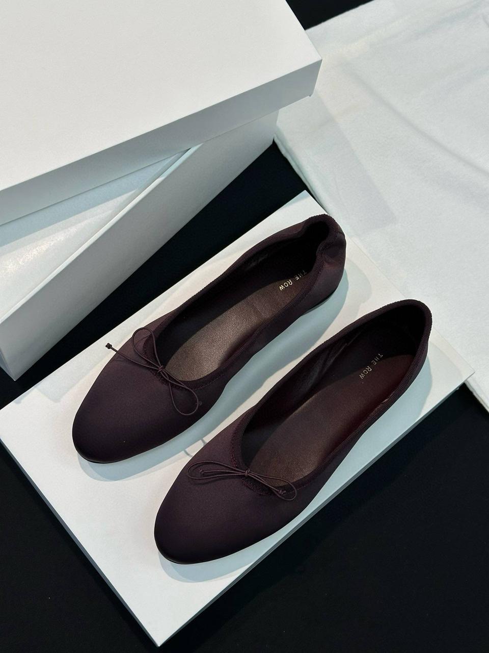 THE ROW Атласные балетки