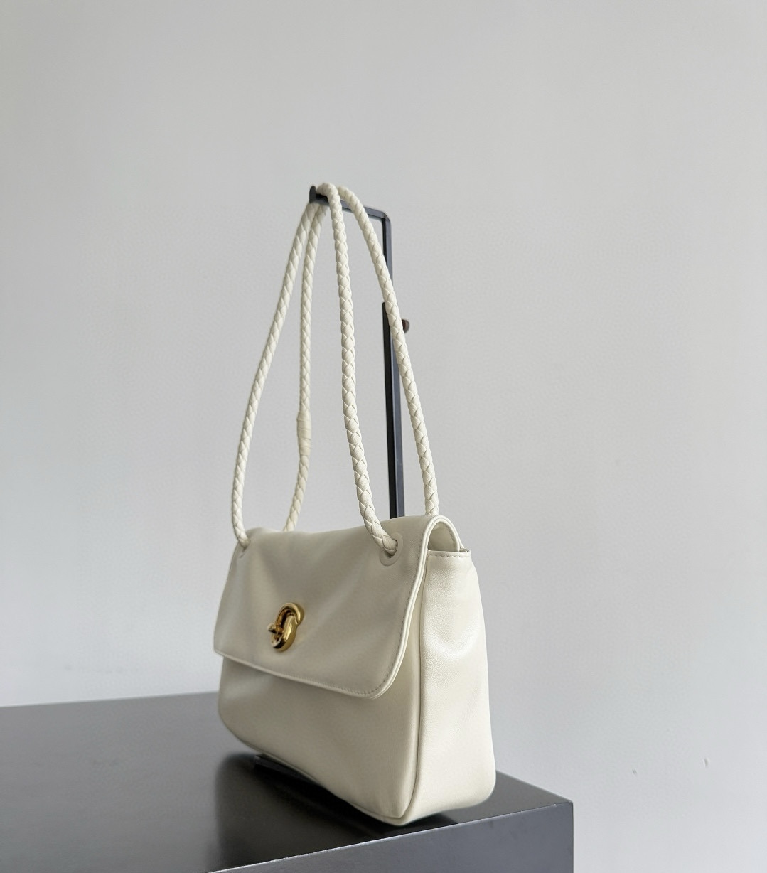 BOTTEGA VENETA Женская сумка Madison