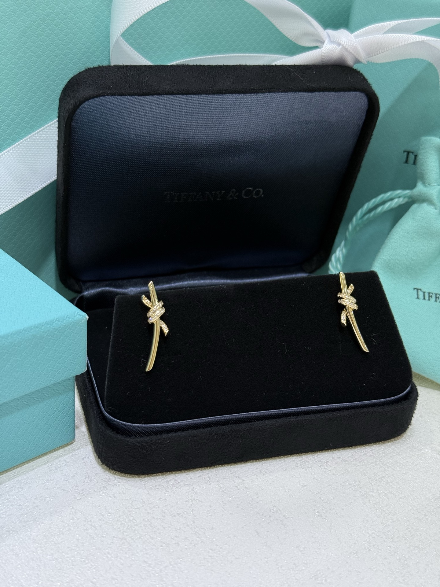 TIFFANY Серьги Knot с бриллиантами из желтого золота 18 карат TIFFANY Серьги Knot с бриллиантами из желтого золота 18 карат