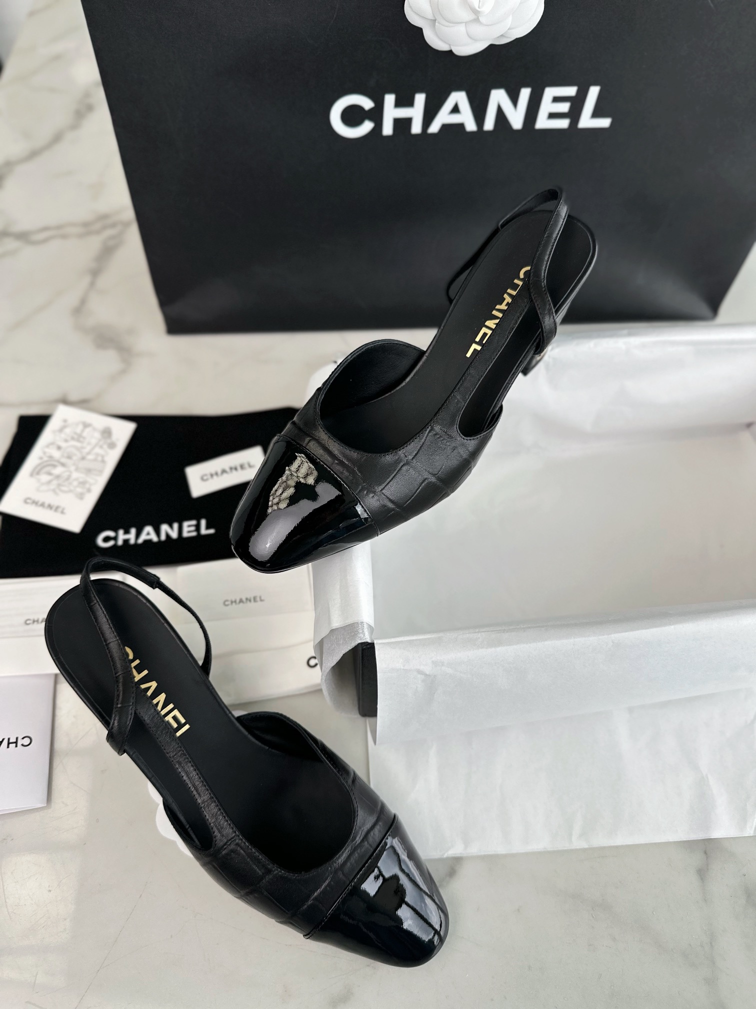 CHANEL Женские туфли слингбэки из кожи на каблуке