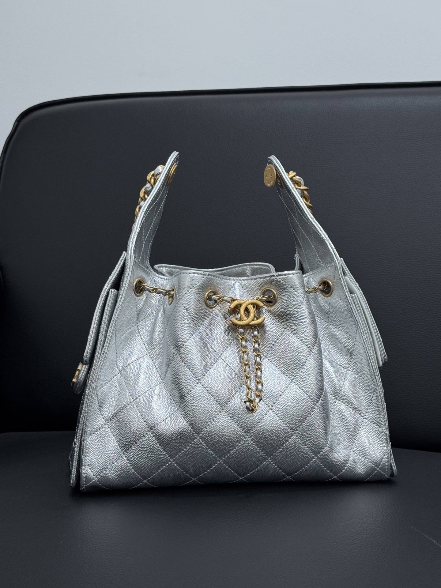 CHANEL Женская сумка Hobo 25a CHANEL Женская сумка Hobo 25a