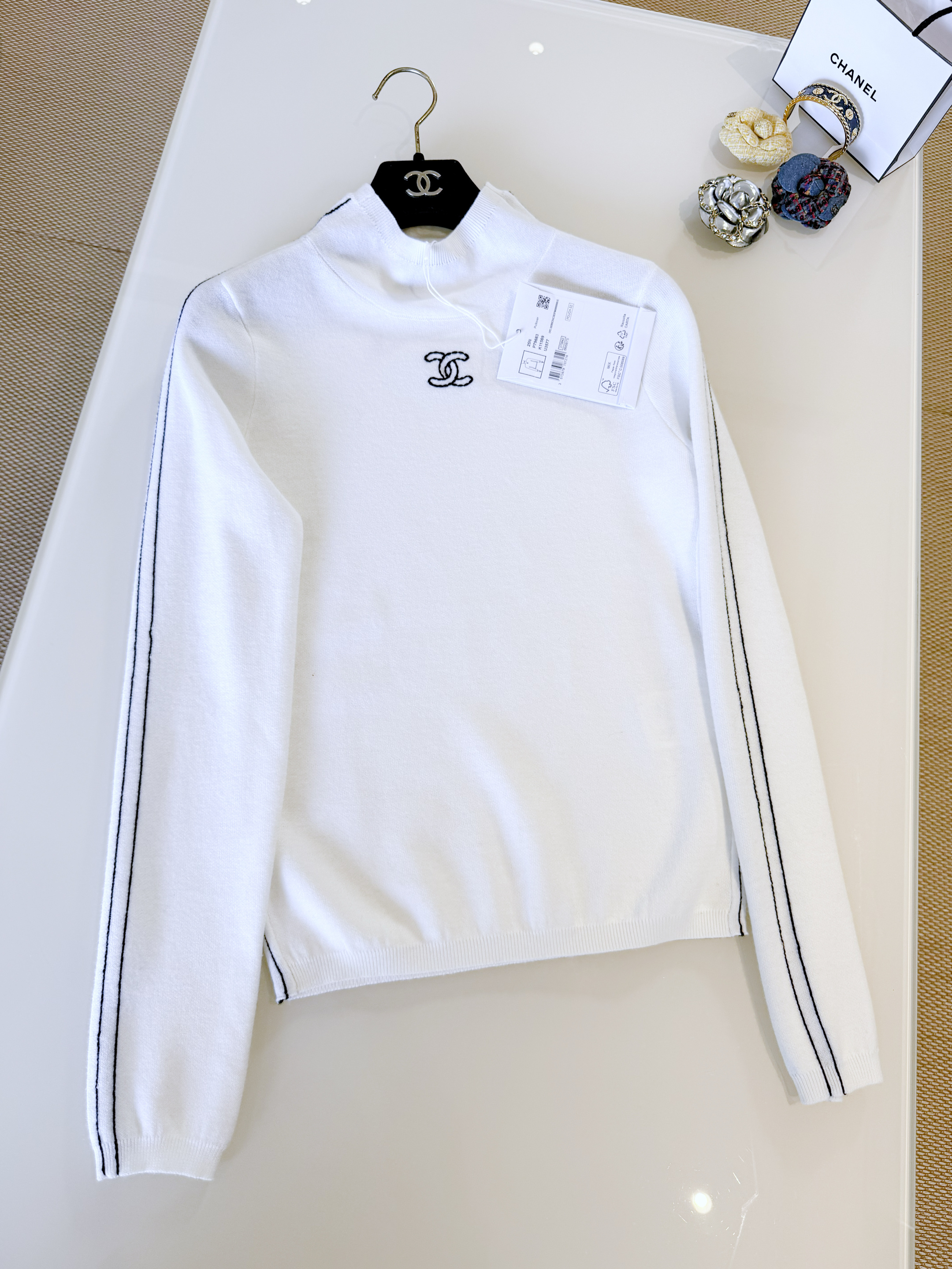 CHANEL Женский свитер из шерсти CHANEL Женский свитер из шерсти