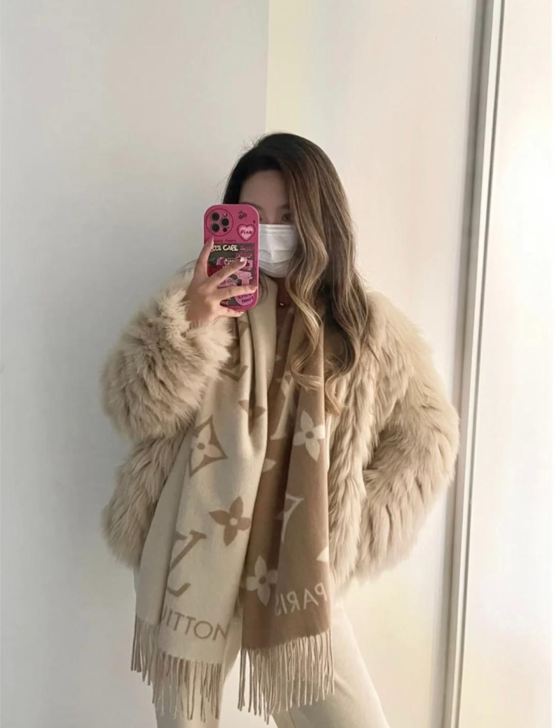 LOUIS VUITTON Женский шарф из кашемира с логотипом