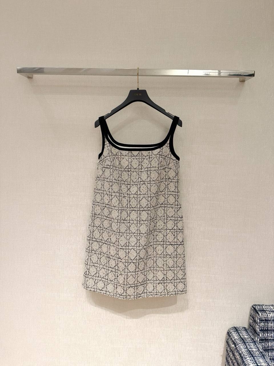 CHRISTIAN DIOR Женское платье  CHRISTIAN DIOR Женское платье