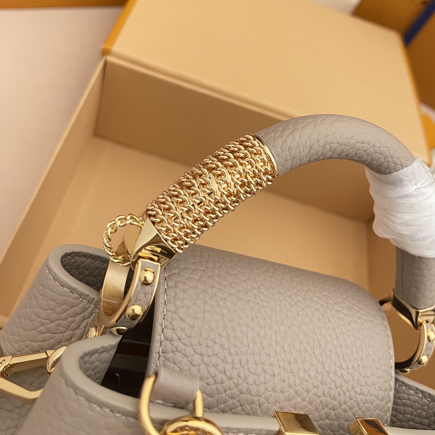 LOUIS VUITTON Женская Сумка Capucines