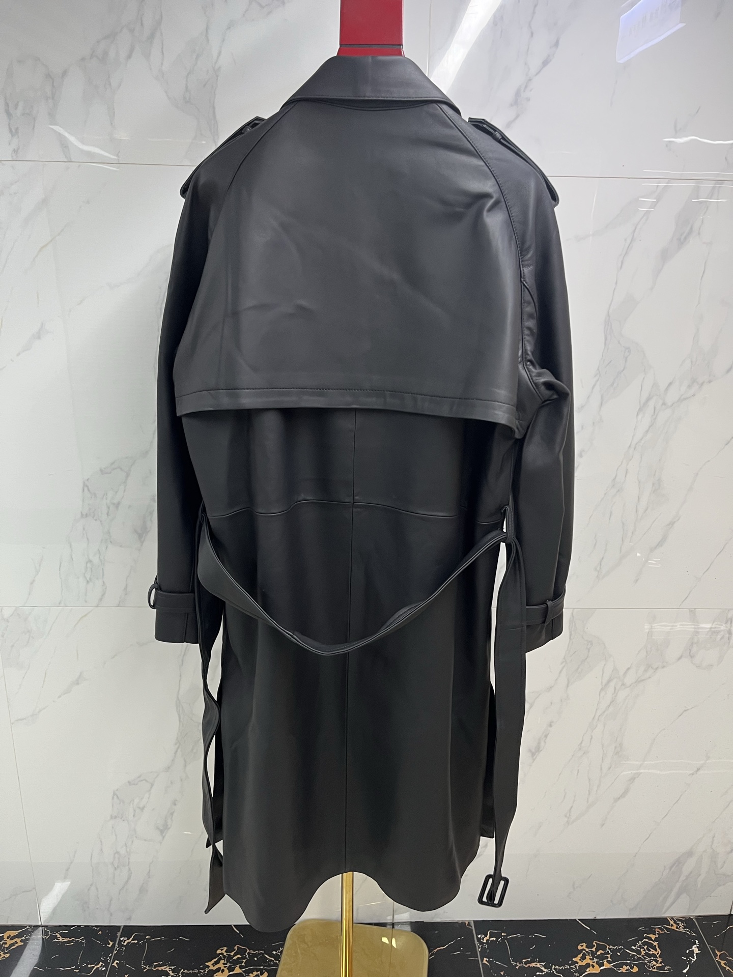 BURBERRY Мужской кожаный плащ BURBERRY Мужской кожаный плащ