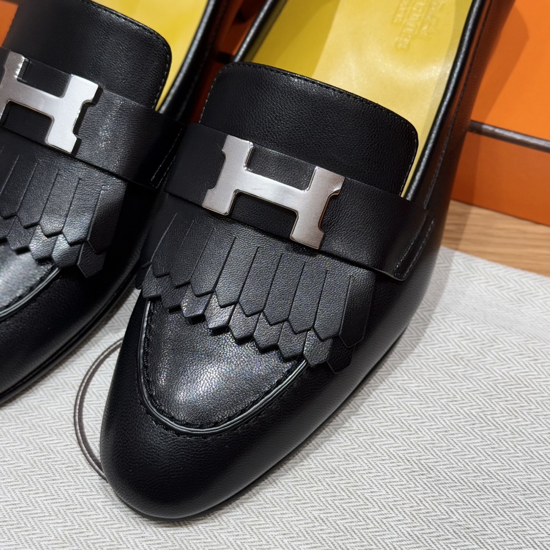 HERMES Женские лоферы Royal 