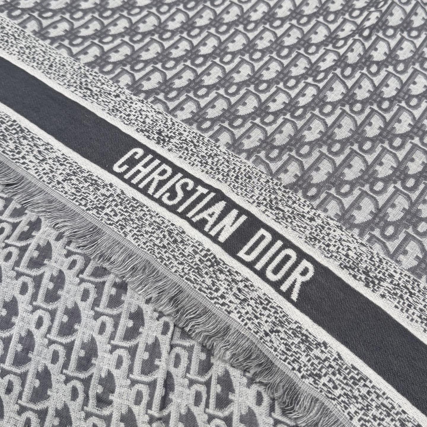 CHRISTIAN DIOR Женская шаль D-Oblique CHRISTIAN DIOR Женская шаль D-Oblique