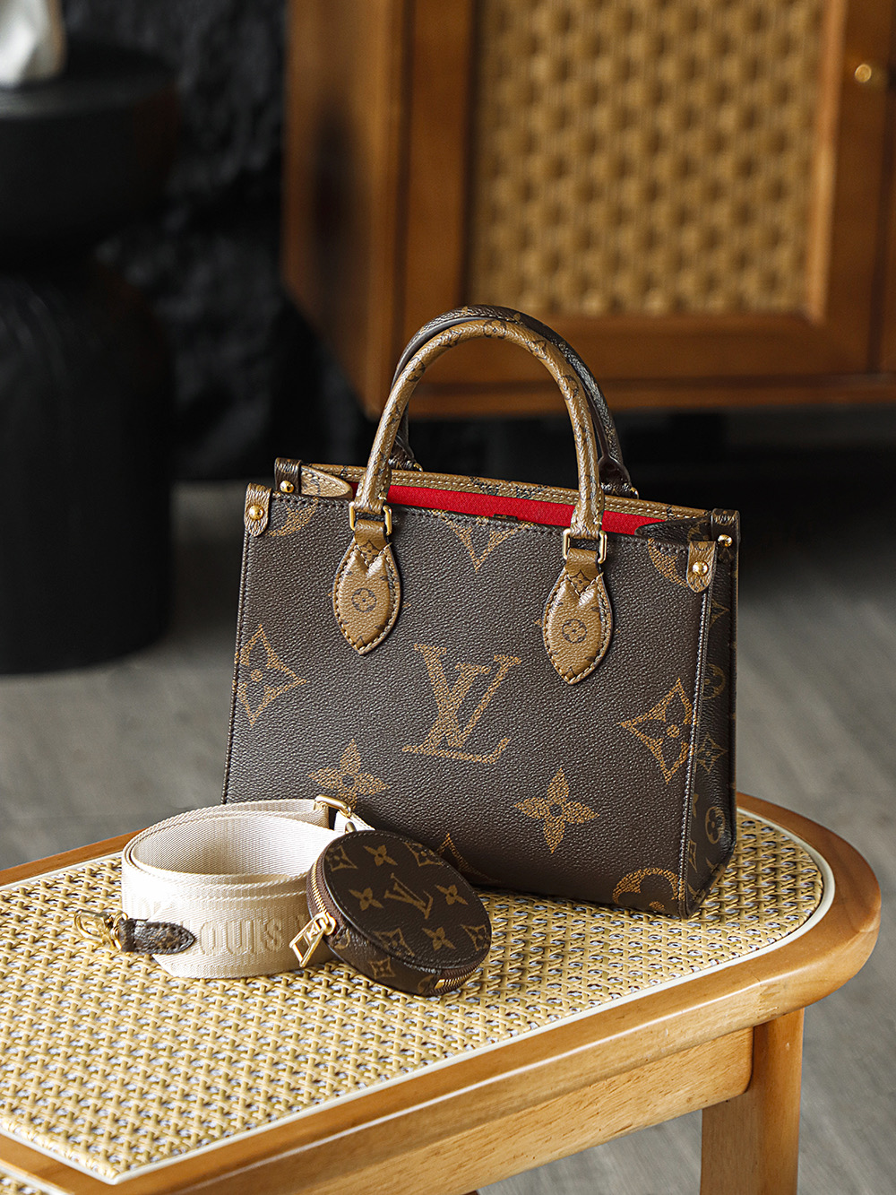 LOUIS VUITTON Женская Сумка Onthego M46373 LOUIS VUITTON Женская Сумка Onthego M46373