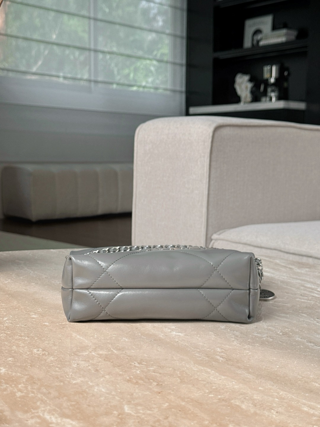 CHANEL Женская сумка 22 Mini