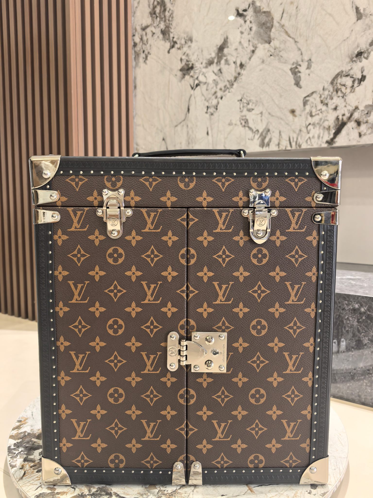 LOUIS VUITTON Ящик для хранения часов LOUIS VUITTON Ящик для хранения часов