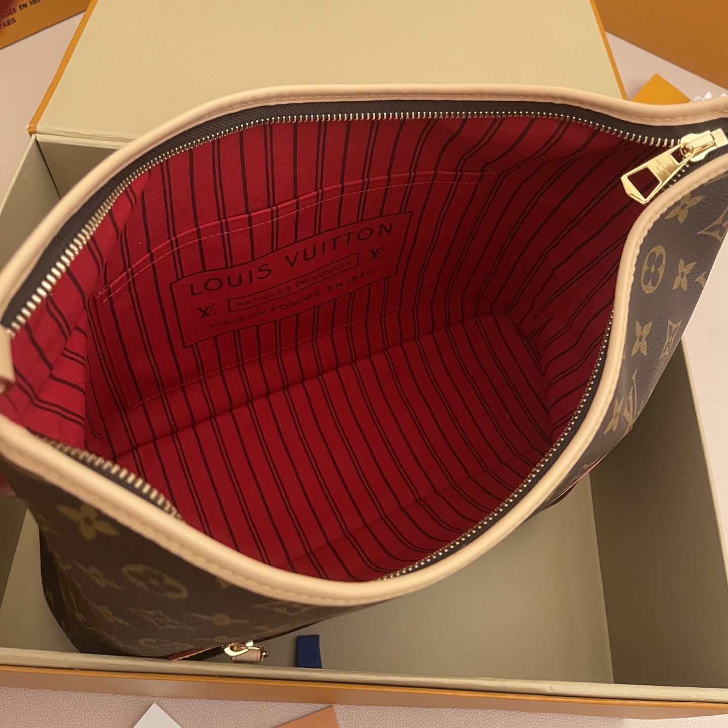 LOUIS VUITTON Женская Сумка Lineup M27335 LOUIS VUITTON Женская Сумка Lineup M27335