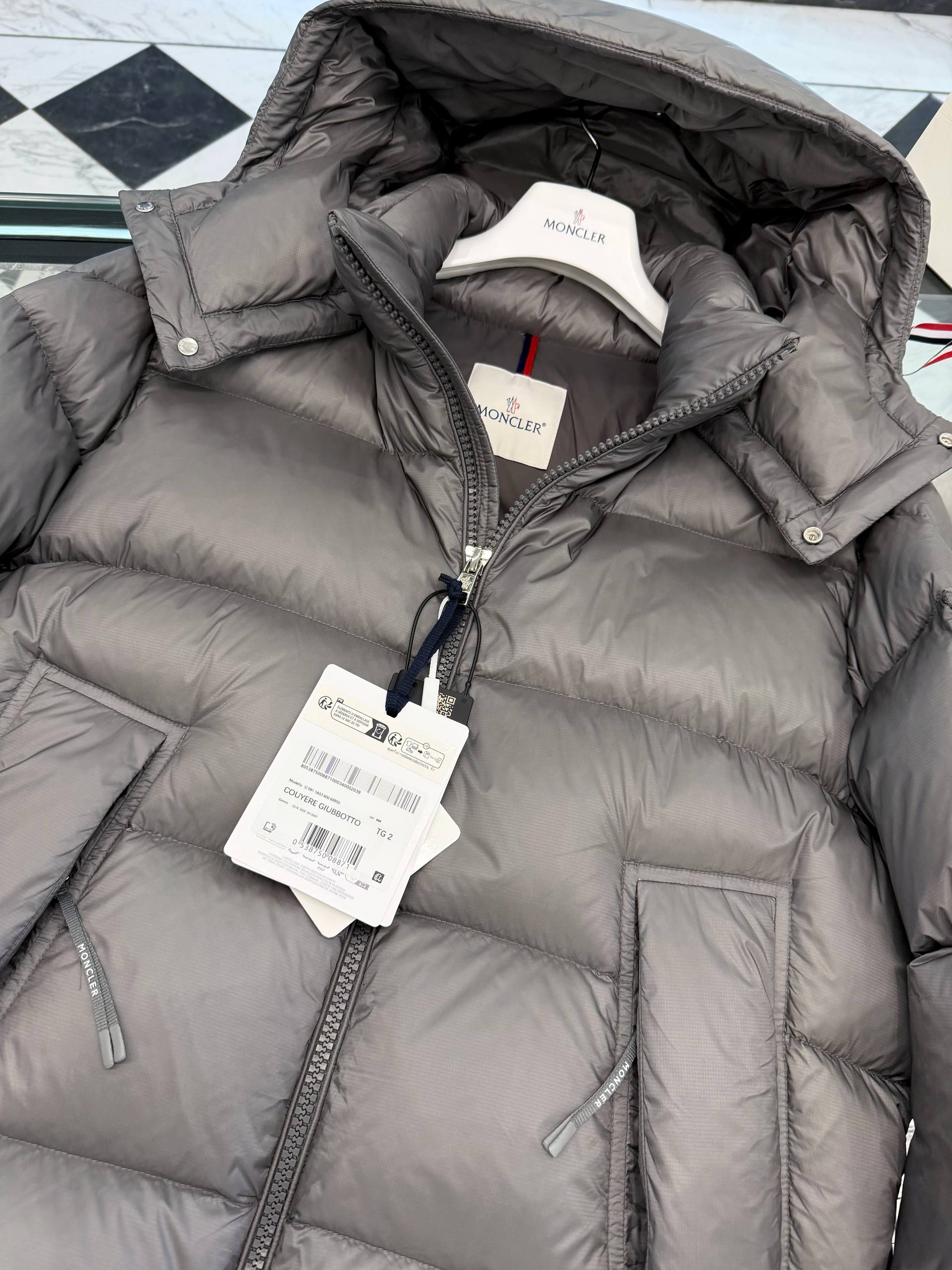 MONCLER Мужской объёмный пуховик MONCLER Мужской объёмный пуховик
