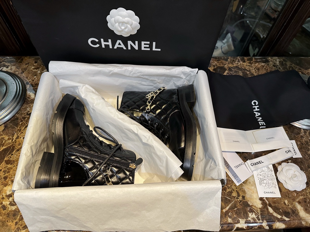 CHANEL Женские лакированные ботинки CHANEL Женские лакированные ботинки