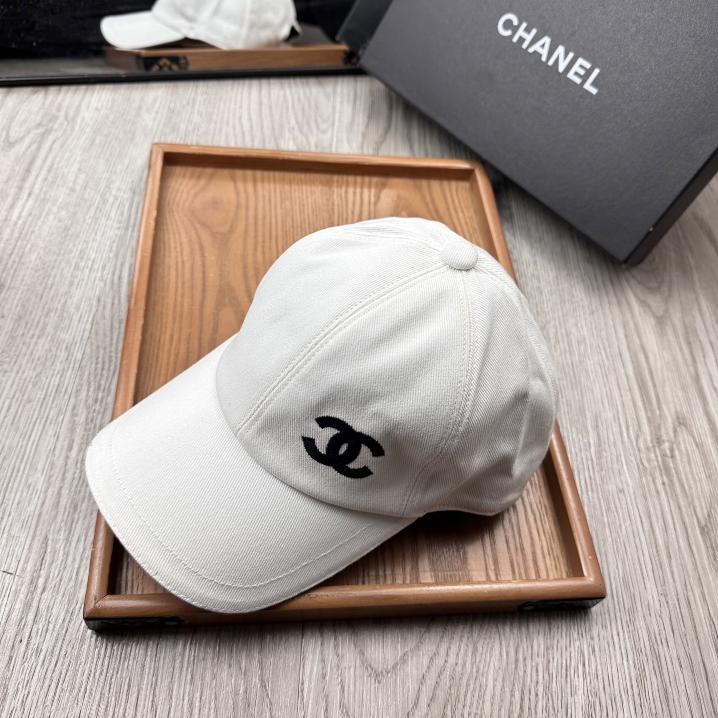 CHANEL Женская Кепка