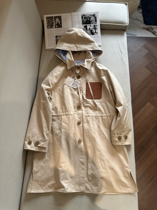 LOEWE Женский плащ