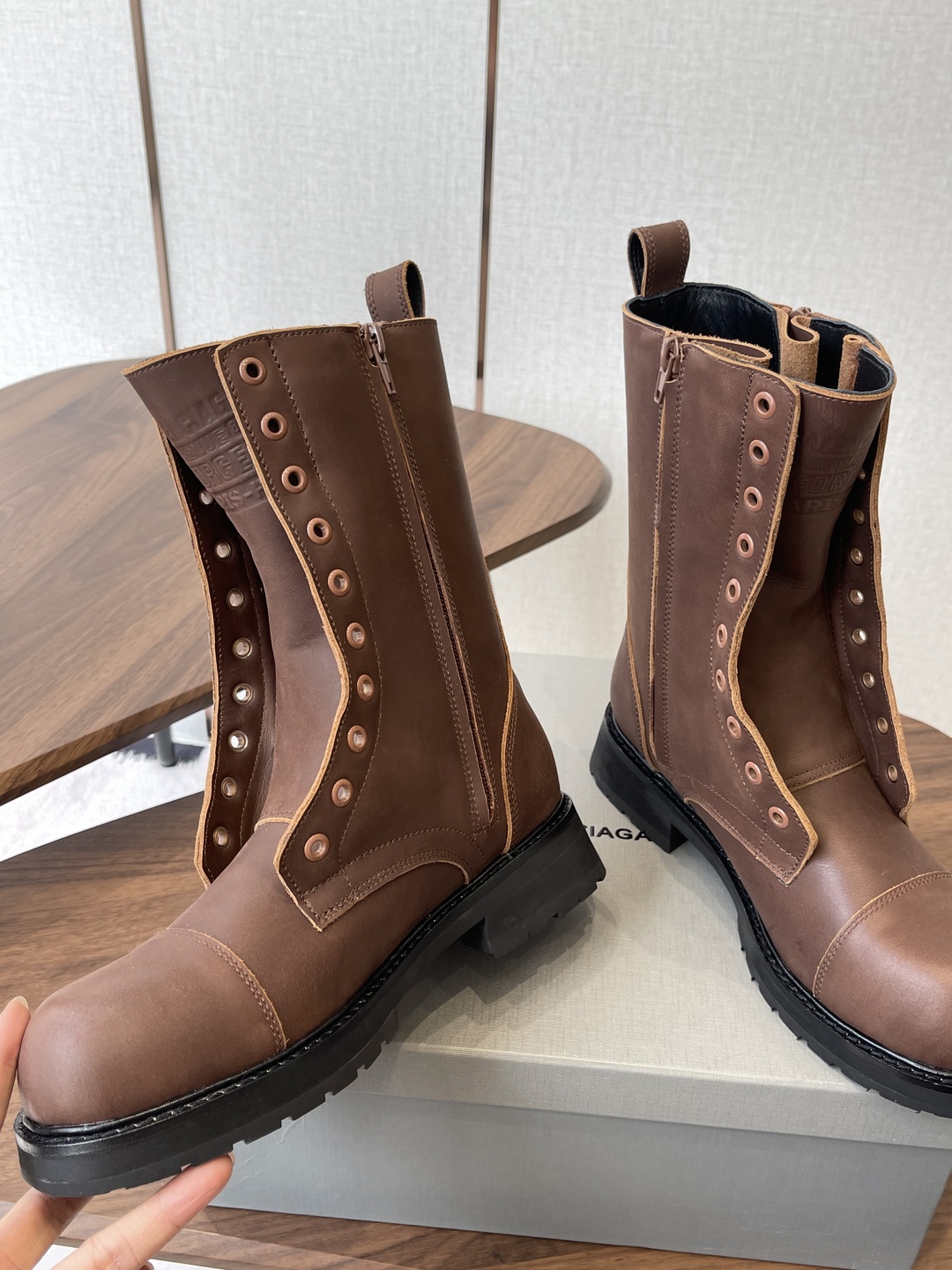 BALENCIAGA Женские сапоги из телячьей кожи