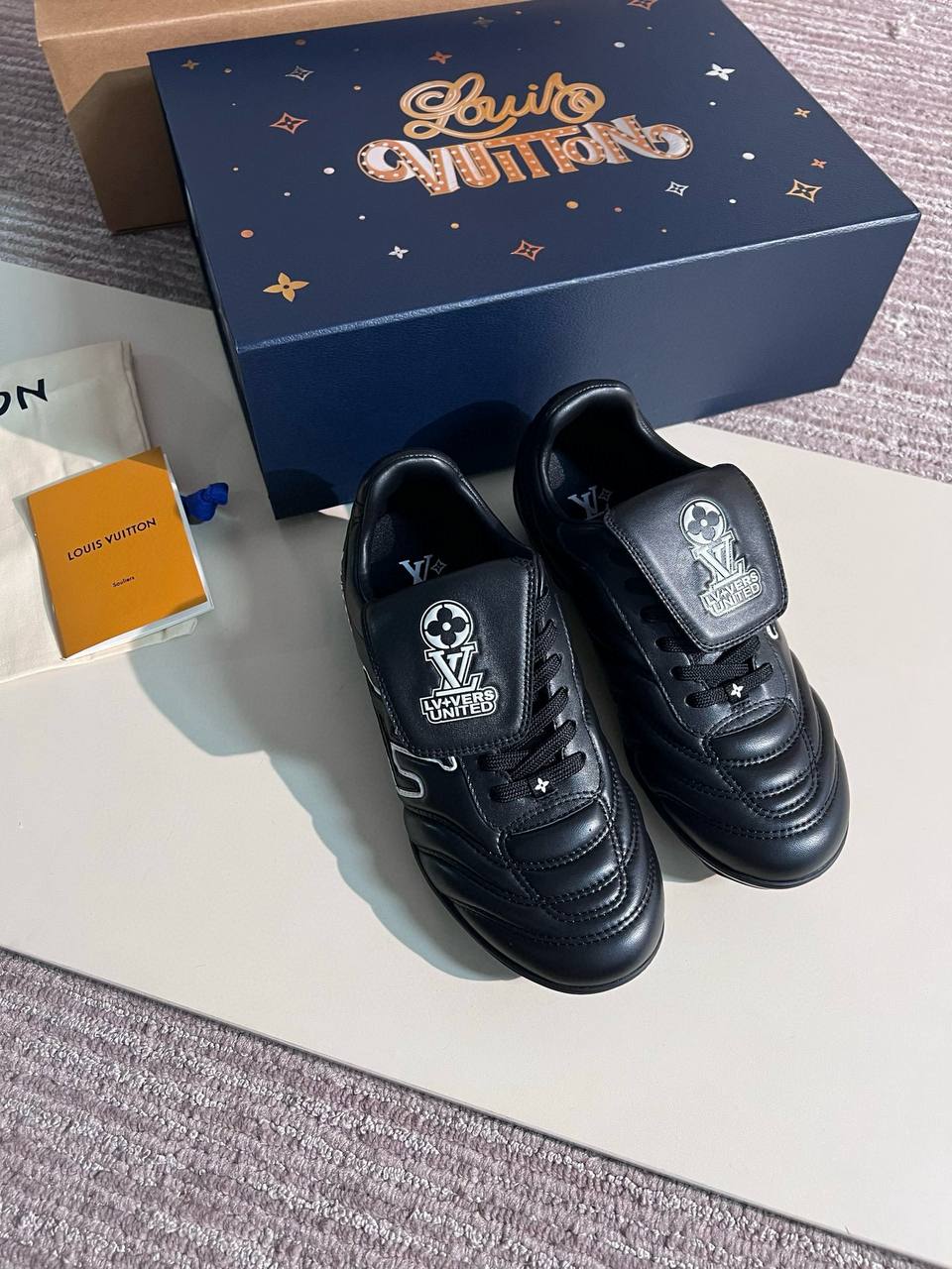 LOUIS VUITTON Женские кроссовки LOUIS VUITTON Женские кроссовки