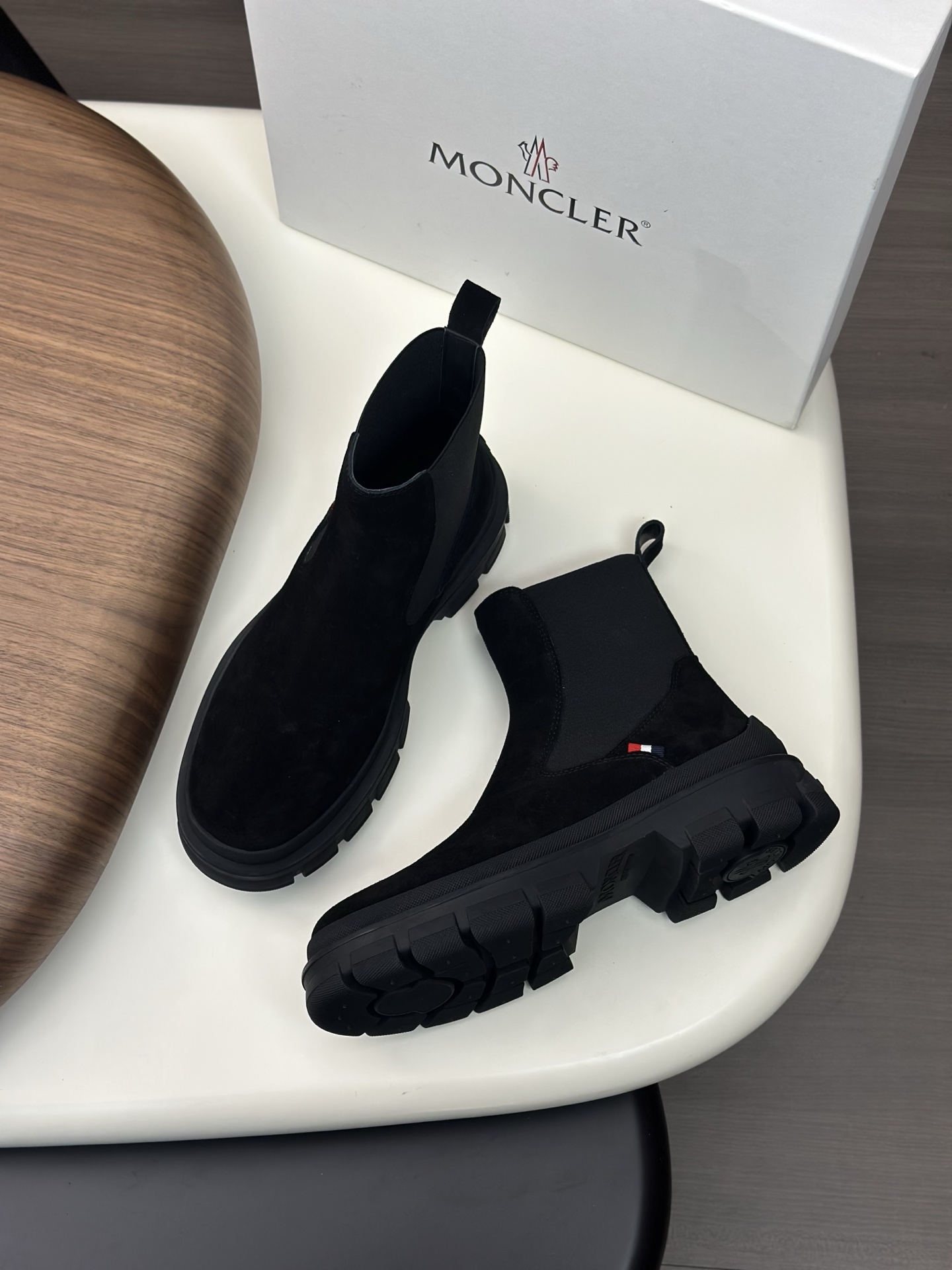 MONCLER Мужские ботинки из коровьей кожи  MONCLER Мужские ботинки из коровьей кожи