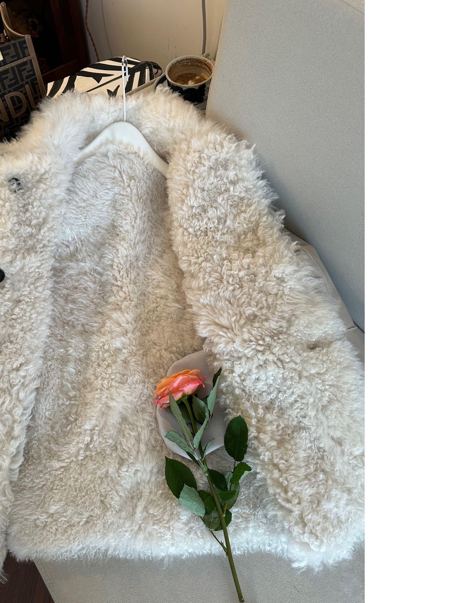 THE ROW Женская шуба из овчины  THE ROW Женская шуба из овчины