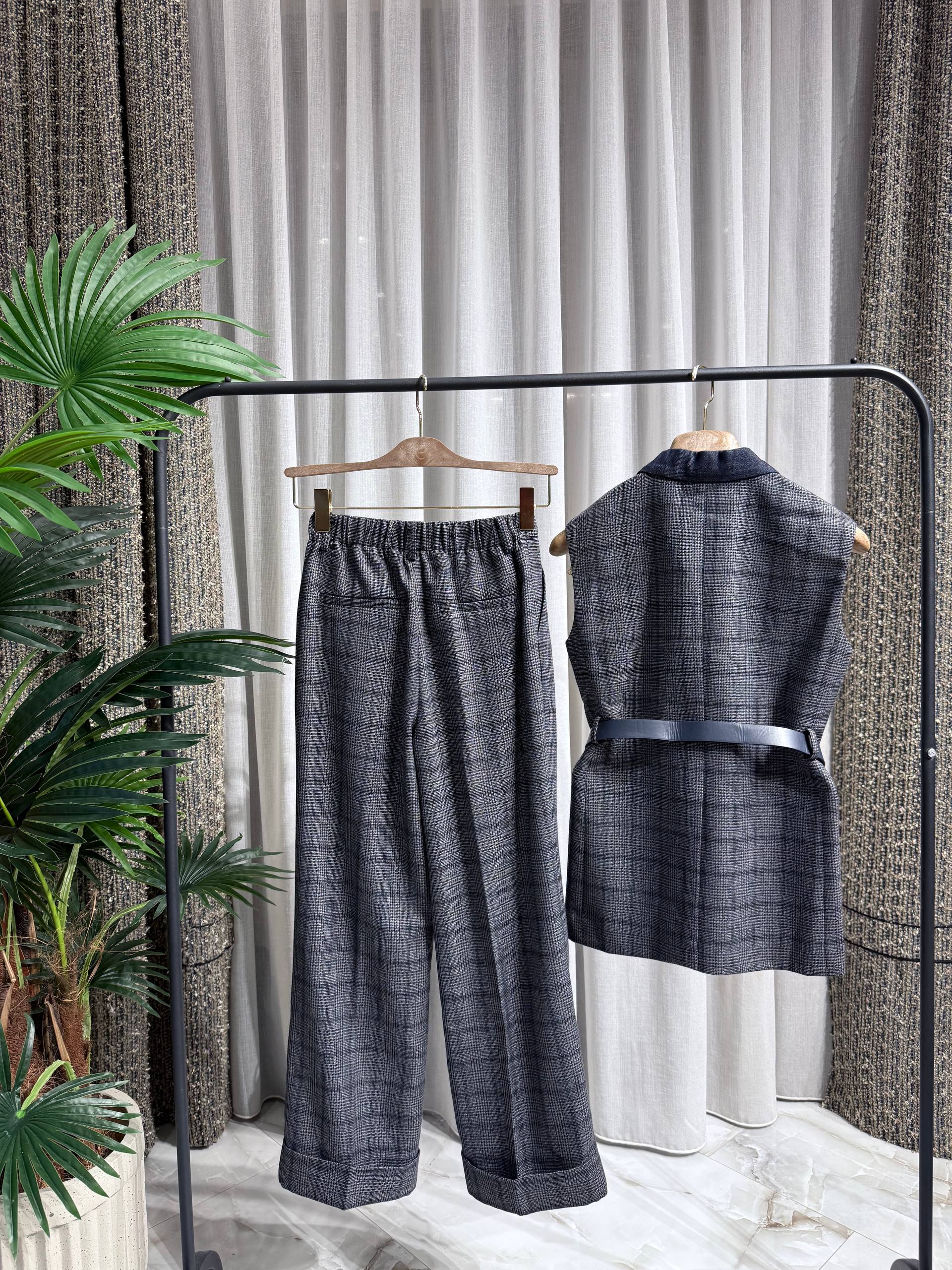 BRUNELLO CUCINELLI Женский классический костюм BRUNELLO CUCINELLI Женский классический костюм