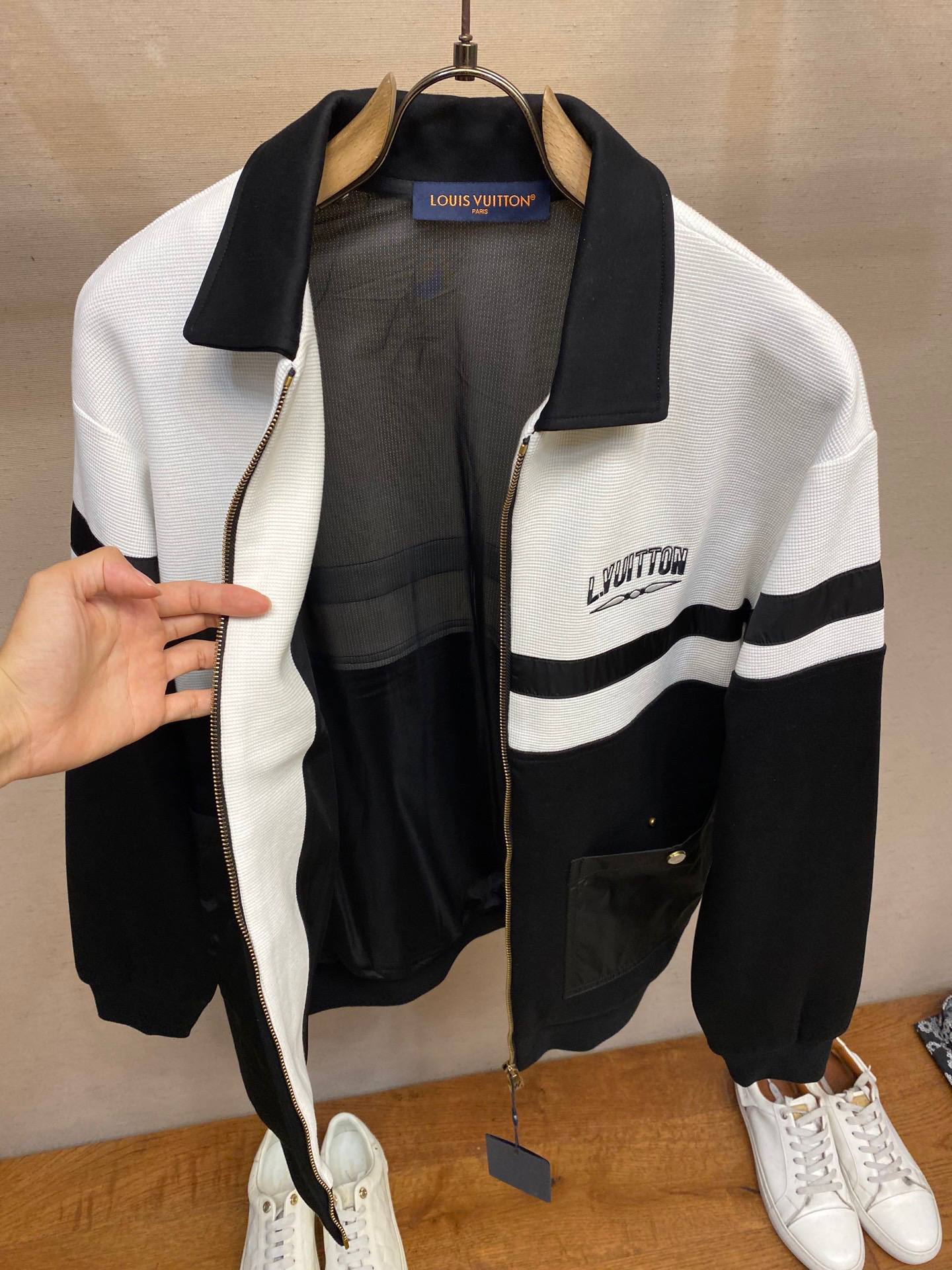 LOUIS VUITTON Мужская ветровка LOUIS VUITTON Мужская ветровка