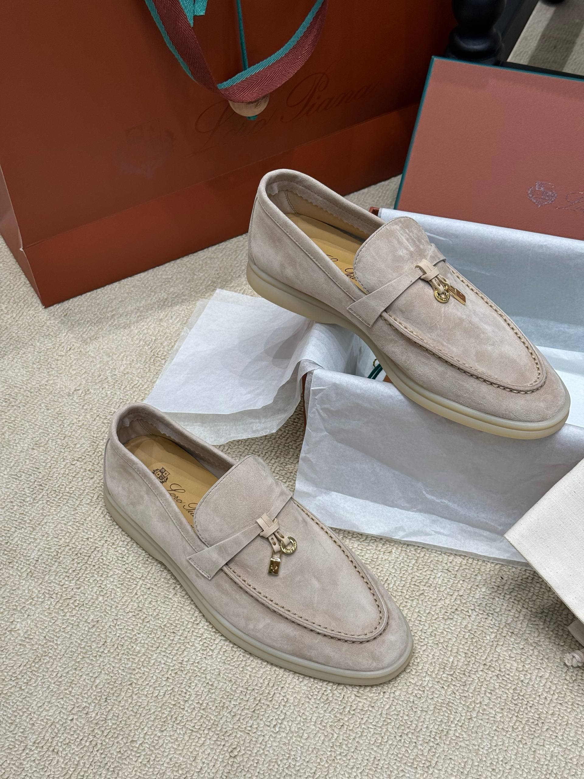 LORO PIANA Женские лоферы LORO PIANA Женские лоферы