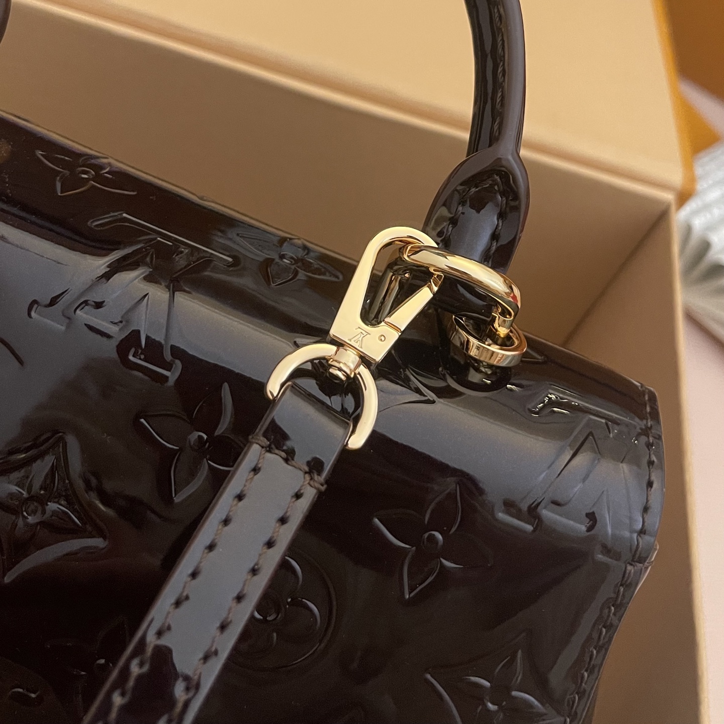 LOUIS VUITTON Женская сумка Cluny mini M27173 LOUIS VUITTON Женская сумка Cluny mini M27173