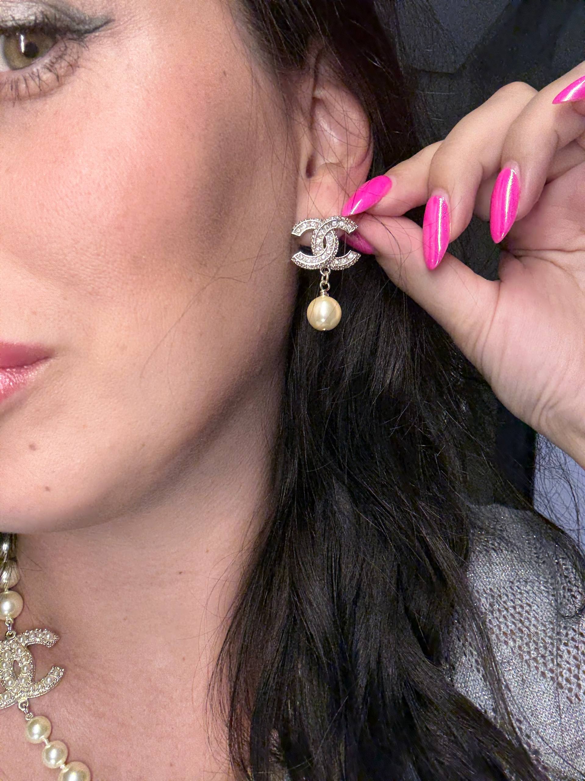 CHANEL Женские серьги из латуни CHANEL Женские серьги из латуни