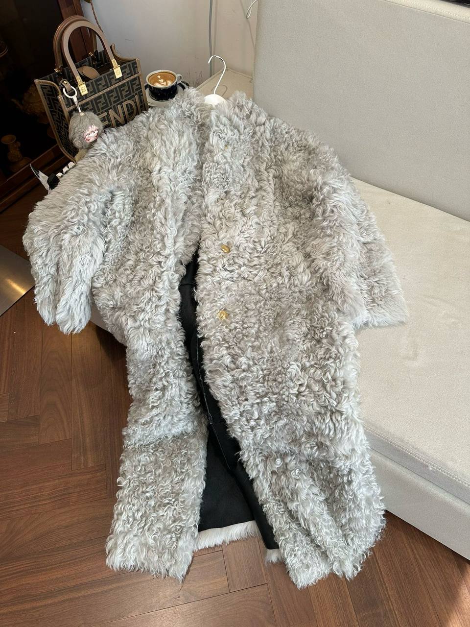 FENDI Женская шуба из овчины 