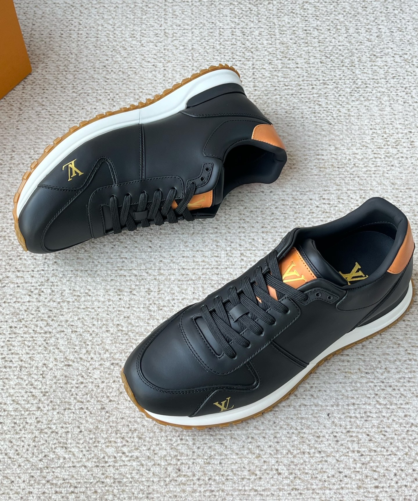 LOUIS VUITTON Мужские кроссовки из телячьей кожи 