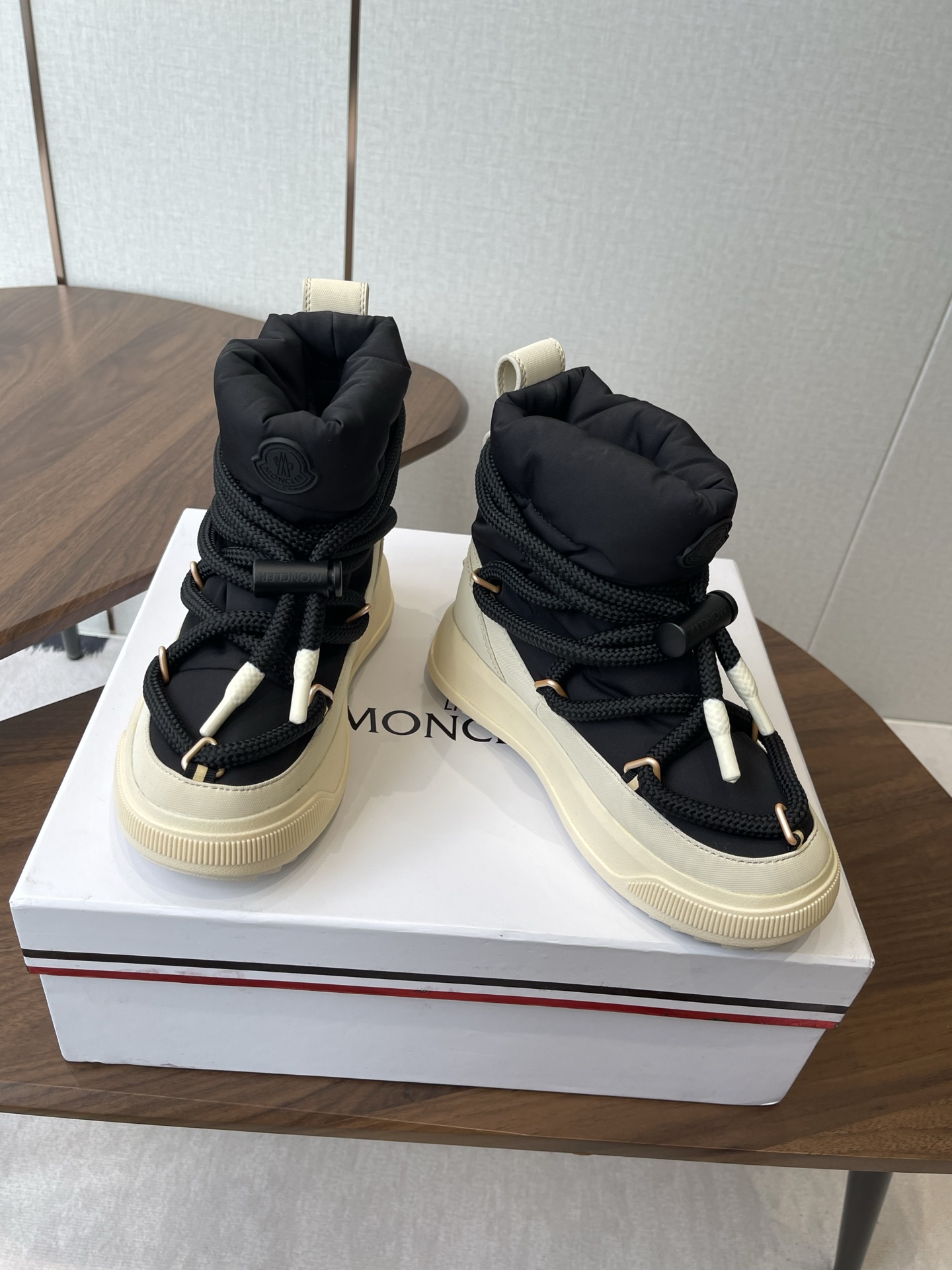 MONCLER Женские горнолыжные ботинки Altive Mid