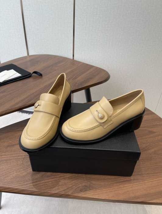 CHANEL Женские туфли из телячьей кожи