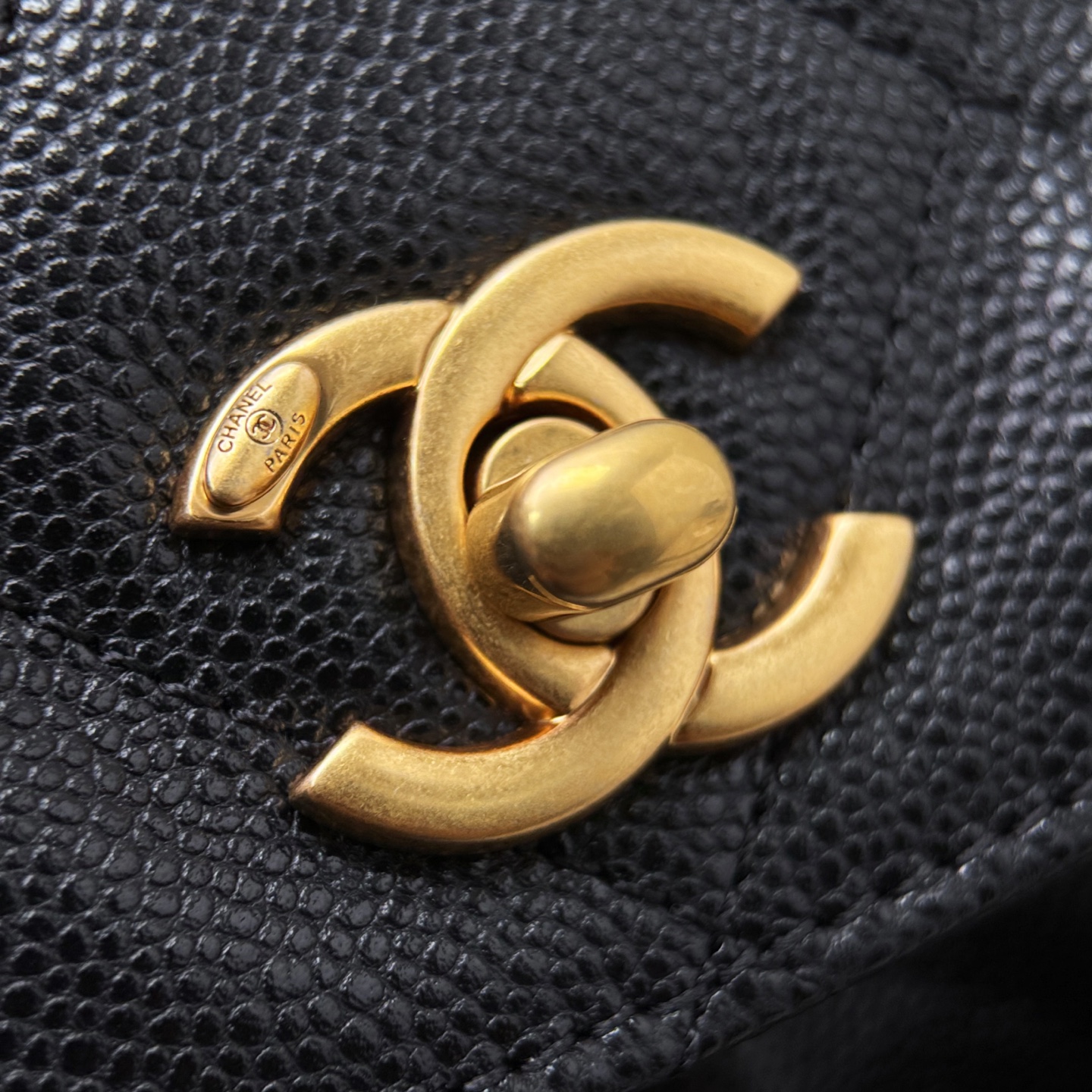 CHANEL Женская сумка Hobo 25P из телячьей кожи