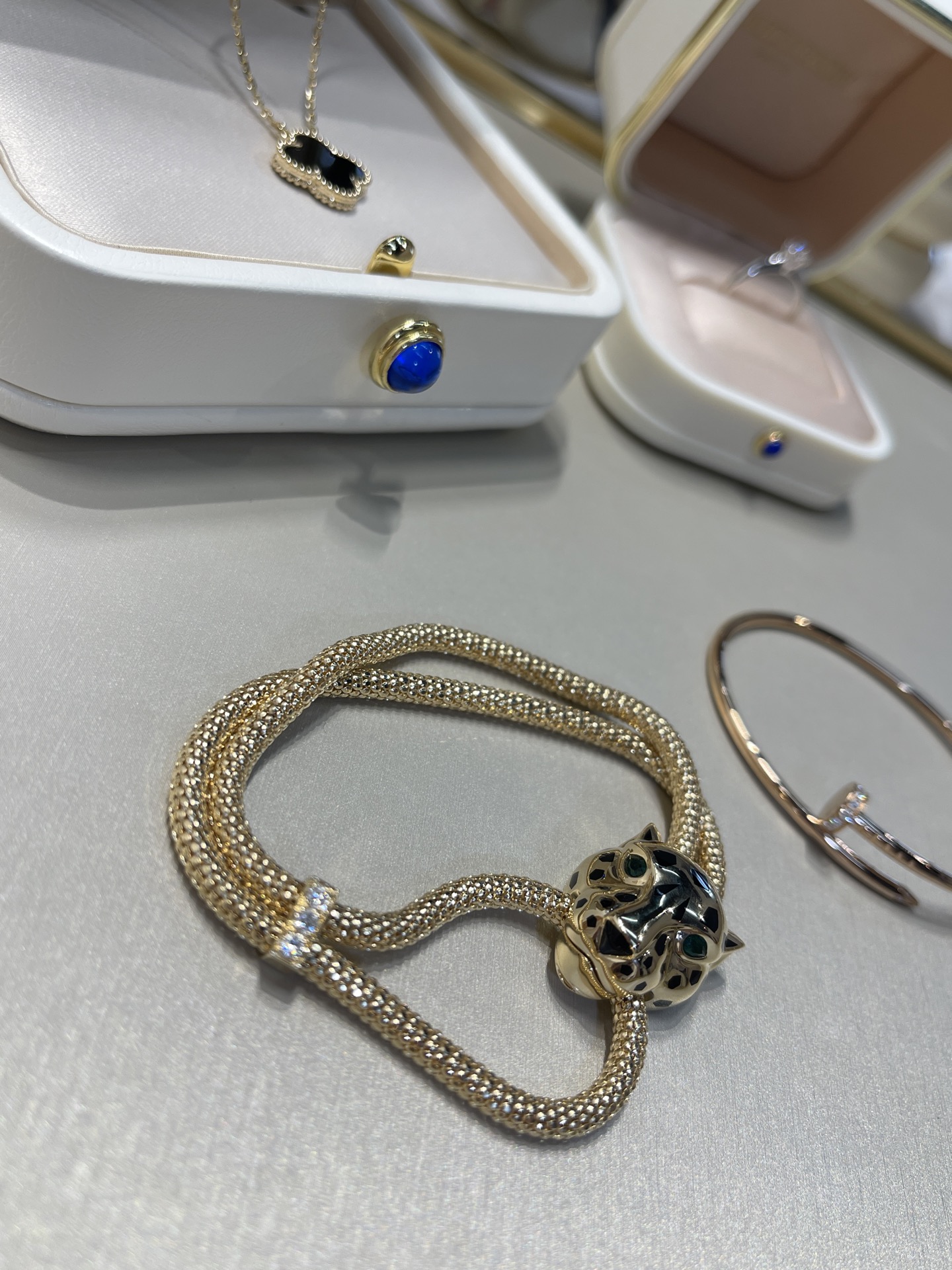 CARTIER Браслет Panthère жёлтое золото, бриллианты и оникс CARTIER Браслет Panthère жёлтое золото, бриллианты и оникс