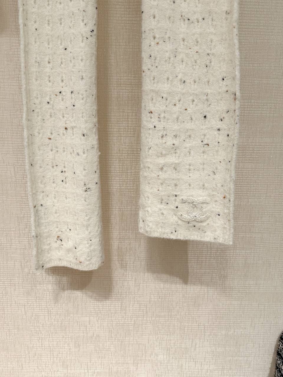 CHANEL Женский шарф из кашемира  CHANEL Женский шарф из кашемира