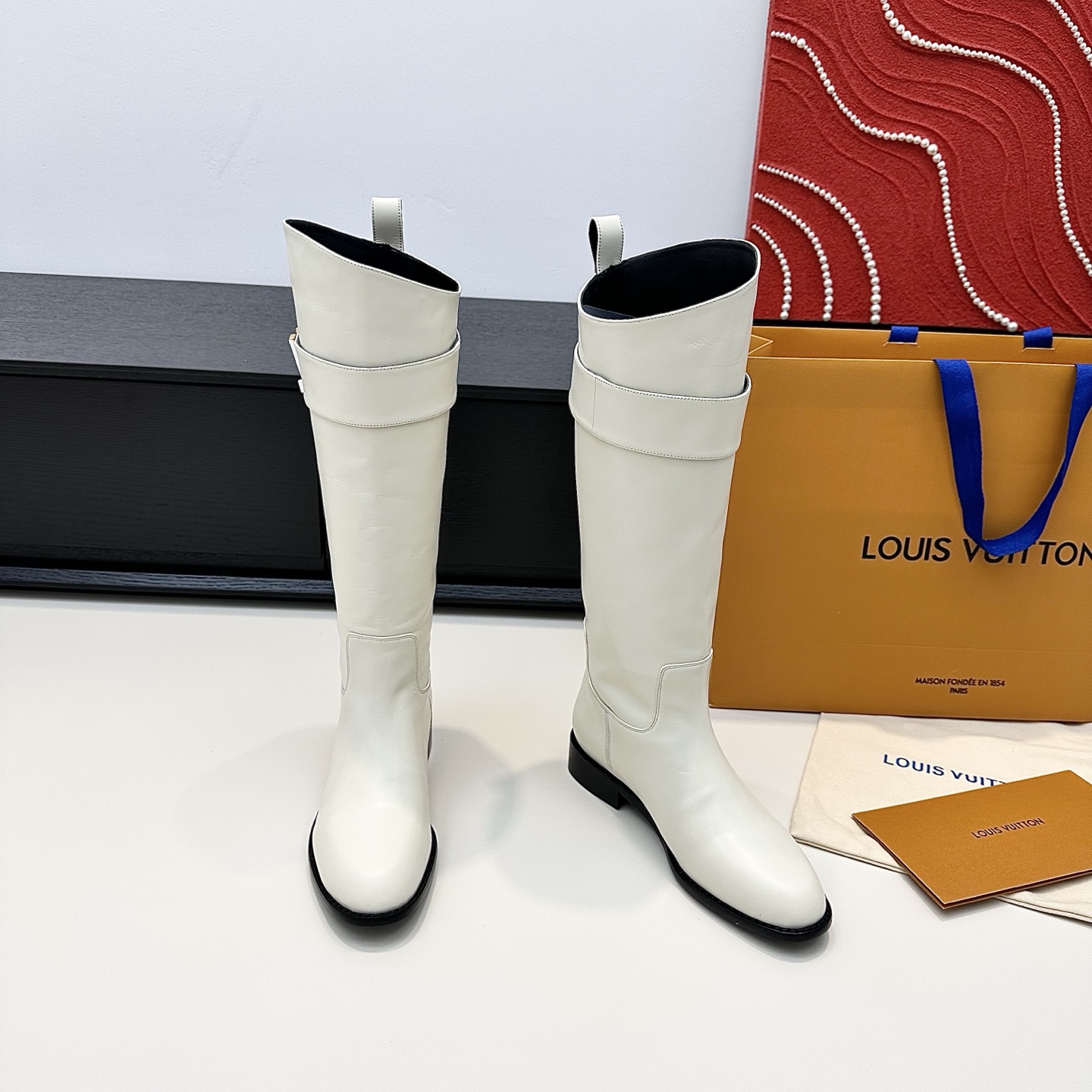 LOUIS VUITTON Женские сапоги LOUIS VUITTON Женские сапоги