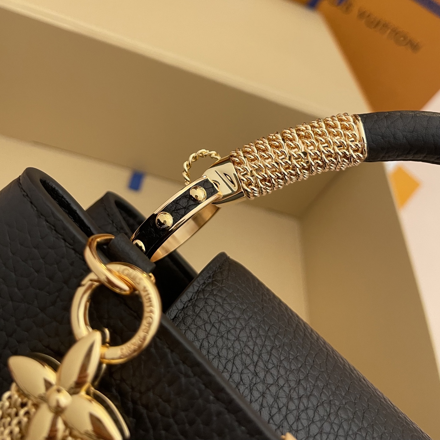 LOUIS VUITTON Женская Сумка Capucines