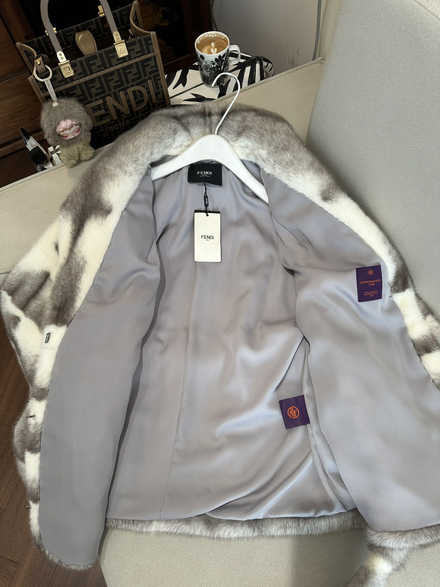 FENDI Женская шуба из норки FENDI Женская шуба из норки