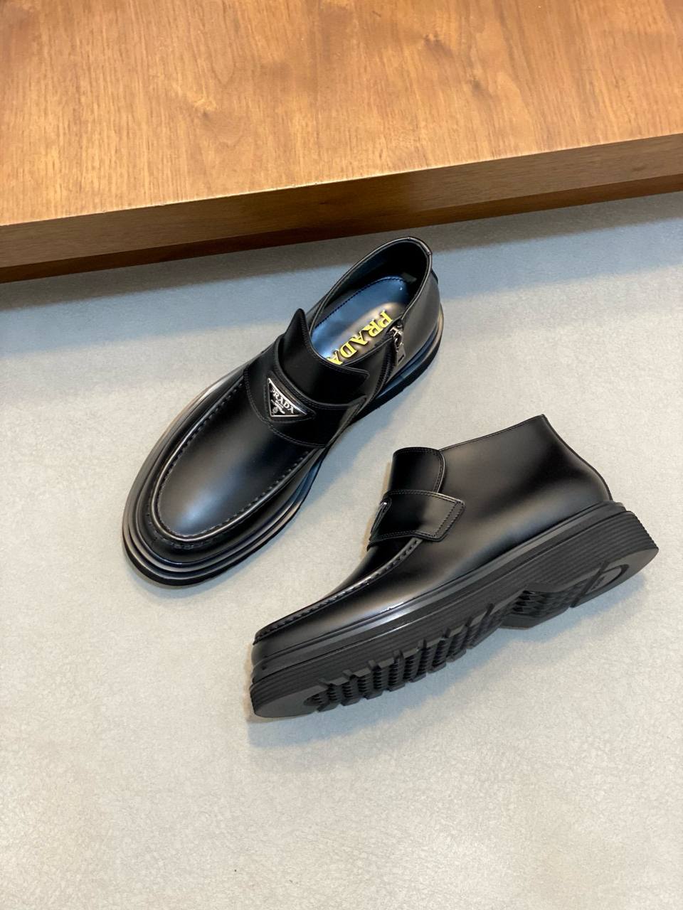 PRADA Мужские ботинки из коровьей кожи  PRADA Мужские ботинки из коровьей кожи