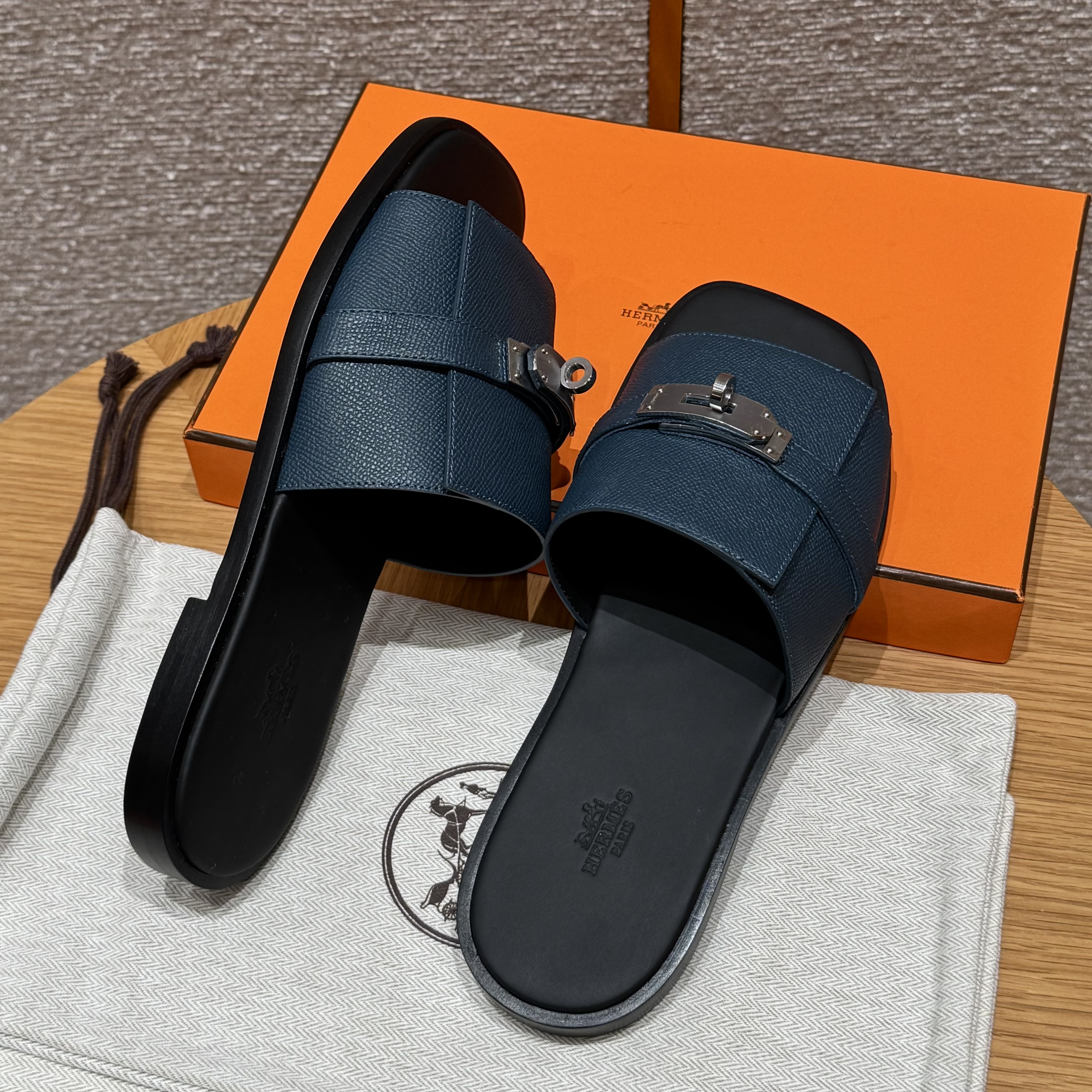 HERMES Мужские сандалии Gabriel