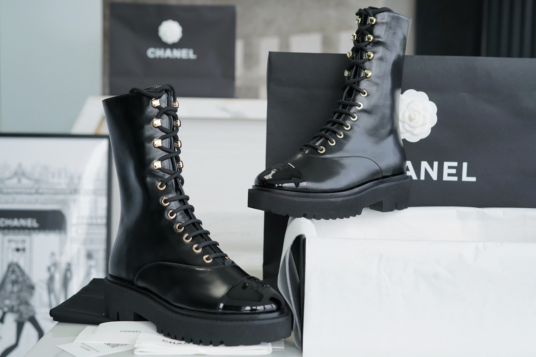 CHANEL Женские лакированные ботинки на шнуровке 23b CHANEL Женские лакированные ботинки на шнуровке 23b
