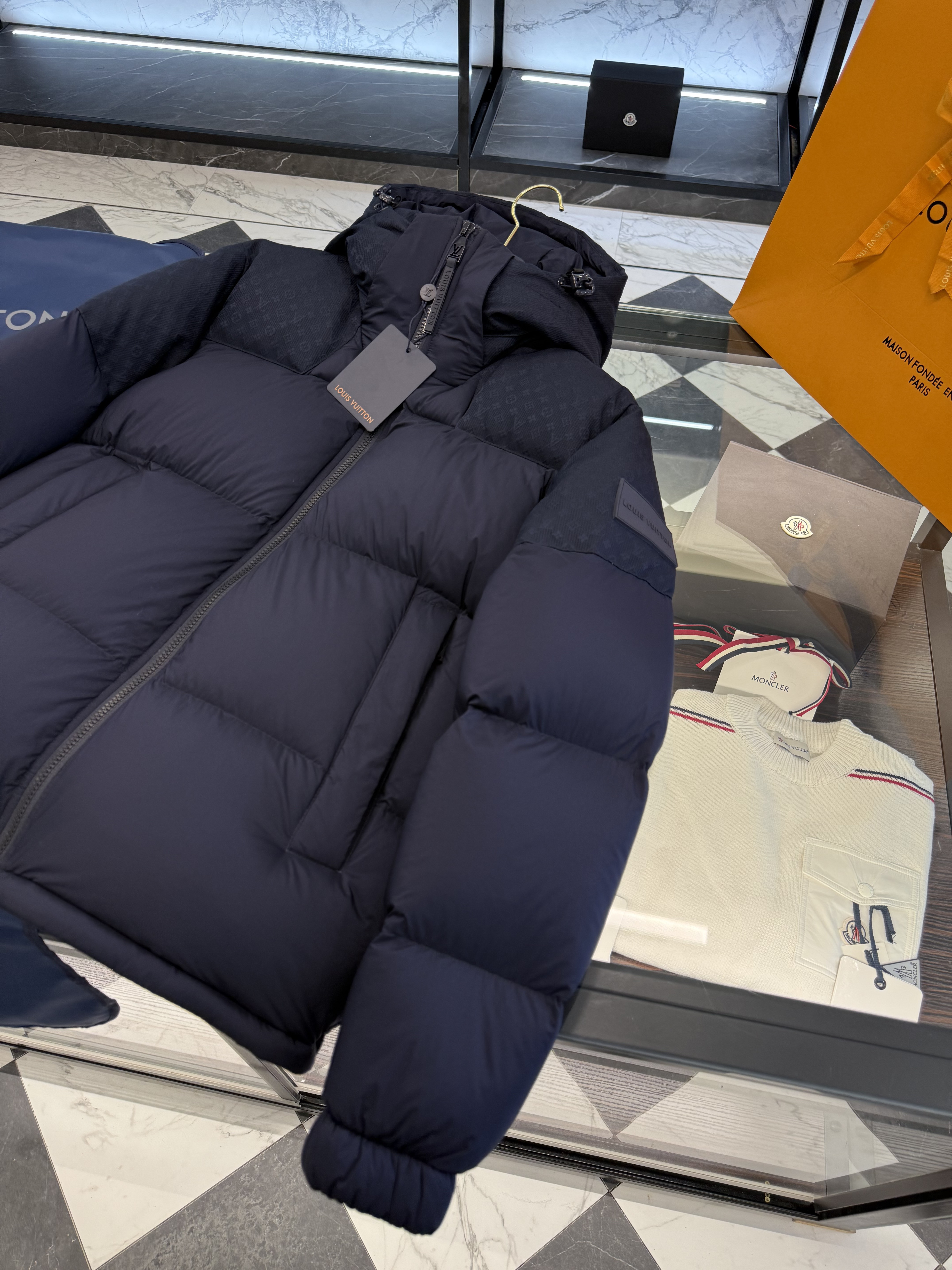 LOUIS VUITTON Мужской пуховик LOUIS VUITTON Мужской пуховик