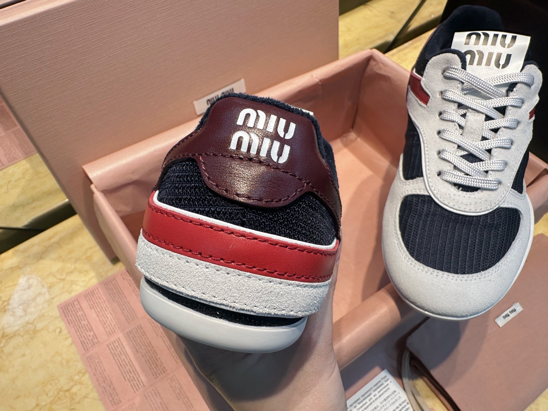 MIU MIU Женские кроссовки MIU MIU Женские кроссовки