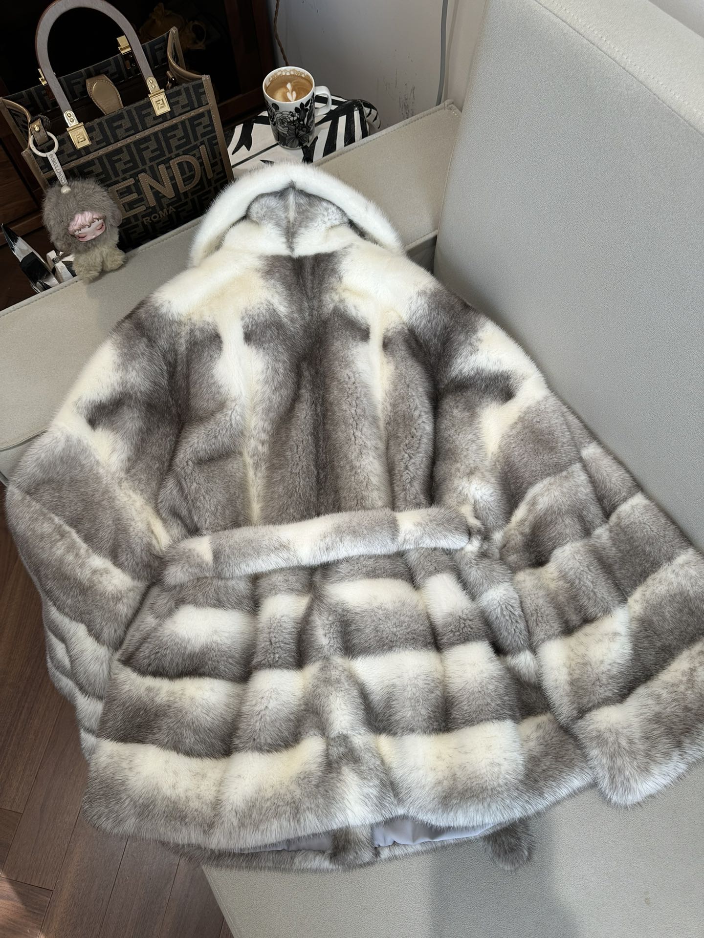 FENDI Женская шуба из норки FENDI Женская шуба из норки