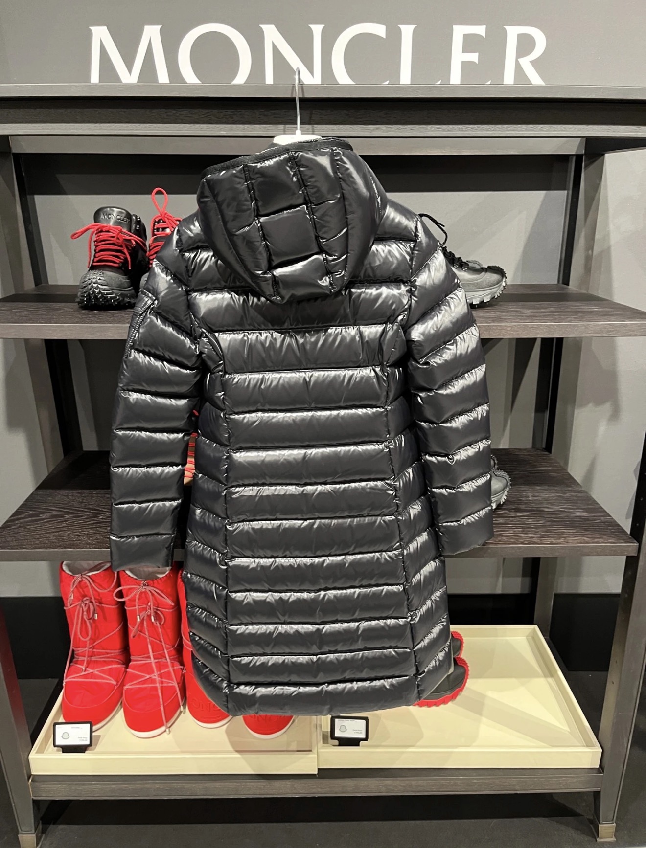 MONCLER Женский пуховик Moka MONCLER Женский пуховик Moka