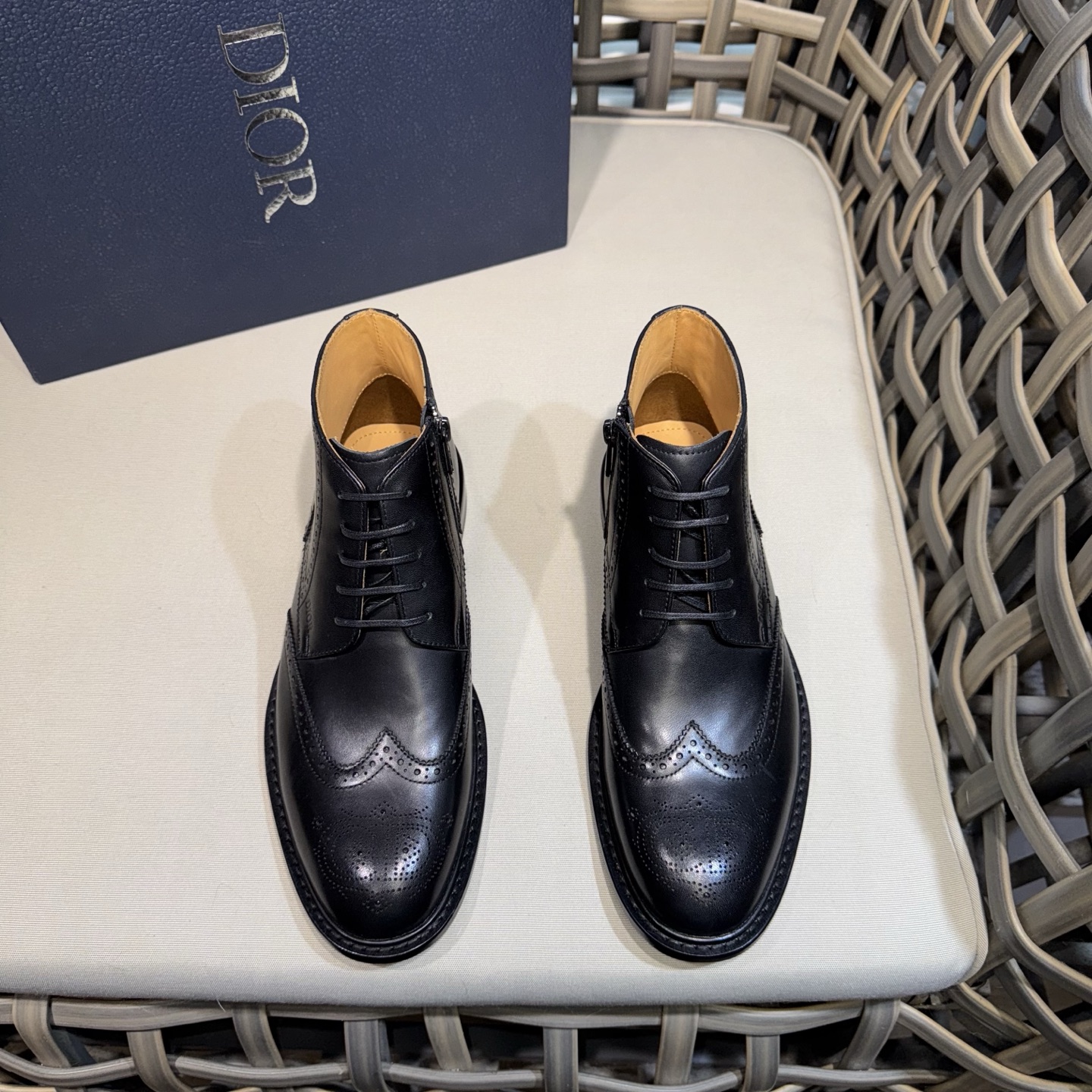 CHRISTIAN DIOR Мужские ботинки из телячьей кожи CHRISTIAN DIOR Мужские ботинки из телячьей кожи